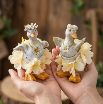 Artikel Dekorative Entenfiguren aus Kunstharz in Blumenkleidern, 11 cm, 2er-Set für Frühling und Sommer