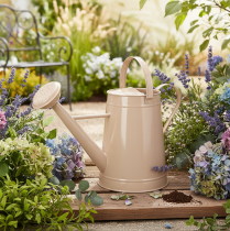 Artikel Metall Deko-Giesskanne Sandfarben 50×22,5×39 cm für Pflanzen und Trockenblumen