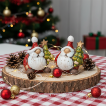 Artikel Weihnachtsmann-Figur aus Keramik mit Tannenbaum 7 cm 2er-Set