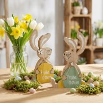 Artikel Sitzende Osterhasen aus Holz mit Ei, 19,5 cm, Gelb und Grün, 2er-Set, Dekoration für Ostern