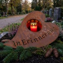 Artikel Pflanzherz aus Metall mit Schriftzug „In Erinnerung“, Edelrost, 33,5 × 24 × 8 cm