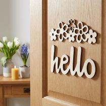 Artikel Holzdeko-Schild mit Blumen-Motiv und „Hello“-Schriftzug, Magnet, Natur, 18/19,5 cm, 6er-Set