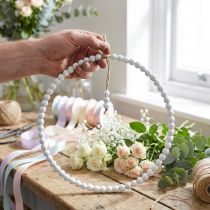 Artikel Weisser Dekokranz mit Holzperlen Ø28 cm 4er-Set – Vielseitiger Hängeschmuck