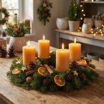 Artikel Durchgefärbte Stumpenkerzen aus Wachs Honig Ø70x80mm 4er-Set für Adventsdekoration
