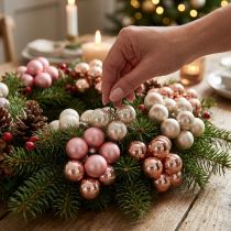 Artikel Mini Weihnachtskugeln aus Glas Rosa Creme Ø25mm 140 Stück mit Draht