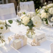 Artikel Metallanhänger LOVE Gold mit Glassteinen 4 cm, 12 Stück für Hochzeit und Valentinstagsdeko