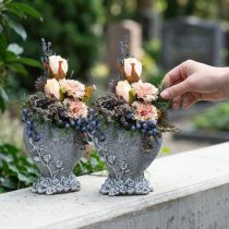 Artikel Herzförmiges Pflanzgefäss mit Rosenmotiv, Polyresin, Grau, H14 x B12 cm, 2 Stück