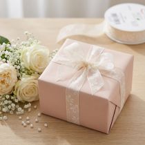 Artikel Organza Geschenkband mit Blumenmotiv, Creme, 25 mm x 18 m