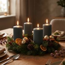 Artikel Stumpenkerzen Set Anthrazit mit Rillen 70x90mm – 4 Stück für Advent und Deko
