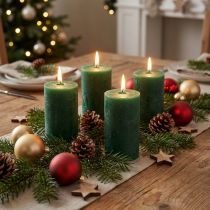 Artikel Dunkelgrüne Stumpenkerzen aus Wachs 70x120mm, 4er Set, durchgefärbt, ideal für Weihnachtsdeko