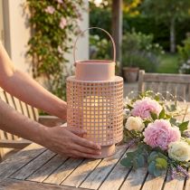 Artikel Deko Laterne aus Metall mit Henkel Ø18cm H29cm in Lachsrosa
