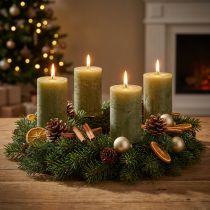 Artikel Olivgrüne durchgefärbte Stumpenkerzen Wachs 60×80 mm 4er-Set für Dekoration und Adventskranz