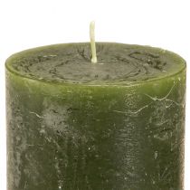 Artikel Stumpenkerzen durchgefärbt 70x100mm Grün mit drei Schattierungen im 12er-Set für Dekoration und Advent