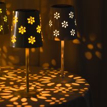 Artikel Solar Tischlampe aus grünem Metall mit Blumenmuster, LED, 28 cm