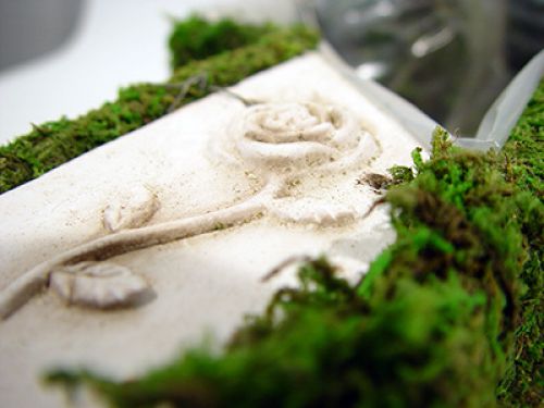 Floristik24 Pflanzkreuz Moos 44x32cm mit Keramikschild