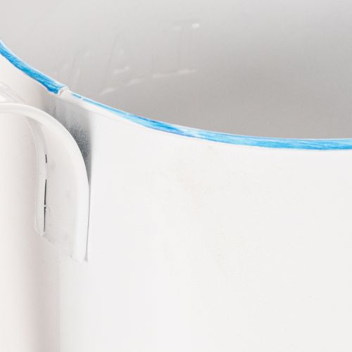 Deko-Giesskanne aus Metall, Weiss-Blau, Ø17 cm, für Innen- und Aussendekoration | Floristik24.ch