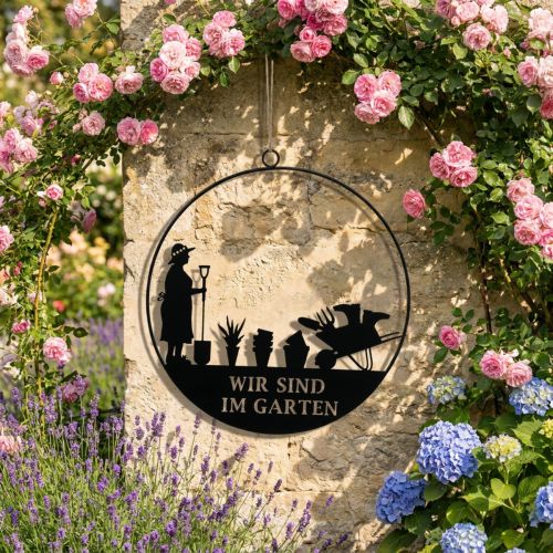 Artikel Metall-Hängedekoration mit Schriftzug "Wir sind im Garten", Ø 25 cm, Schwarz