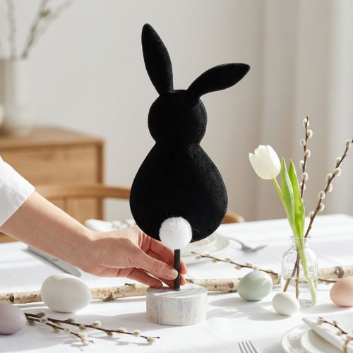 Osterhase Aufsteller aus Filz Schwarz 50cm mit Holzsockel | Floristik24.ch