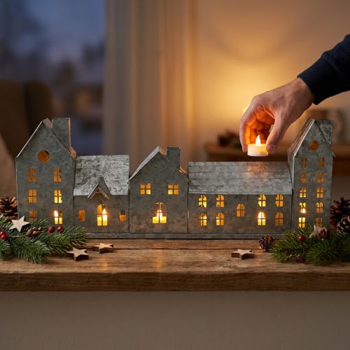 Artikel Häuserzeile, Metalldeko zum Beleuchten, Adventsdeko, Windlicht Silbern L52cm H20cm