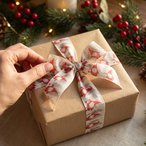Artikel Geschenkband Wichtelmotiv Stoffband 40mm x 15m Rot Weiss für Weihnachtsdeko