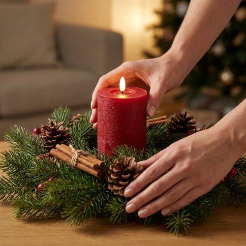Artikel LED-Stumpenkerze aus Echtwachs, 12 cm, weinrot, mit Timer und warmweissem Licht