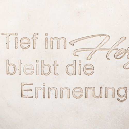 Herz Gedenkstein aus Polyresin 17 cm in Grau mit Spruch | Floristik24.ch
