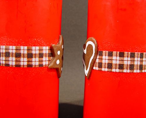 Floristik24 Stumpenkerze rubin mit angewachstem Stern / Herz auf Karoband