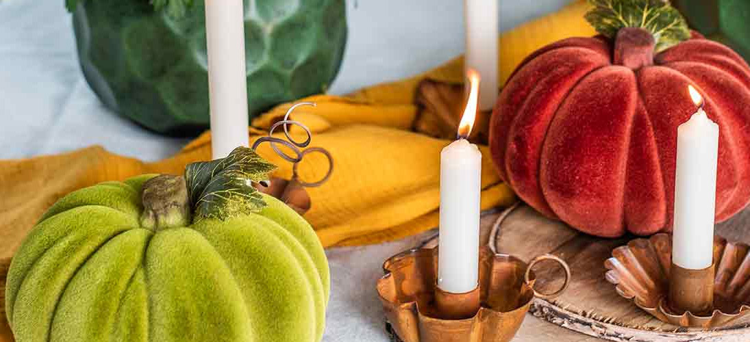 Dekoration mit Kürbis & Drachen