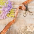 Geschenkband aus Polyester in Herbstfarben mit Blättermotiv 25mm x 18m | Floristik24.ch