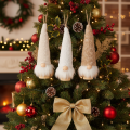 Deko-Wichtelfiguren aus Holz und Textil zum Aufhängen, 17 cm, 6-teiliges Set in Beige, Weiss und Hellbraun | Floristik24.ch