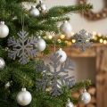 Hängende Schneeflocken aus Holz Grau-Silber Ø8–12cm 9-teilig | Floristik24.ch