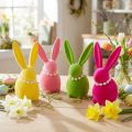 Deko-Osterhasen aus Kunststoff mit Samt und Perlenkette, 13 cm, bunt, 4er-Set für Innen | Floristik24.ch