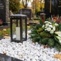 Weisse Deko-Kieselsteine im Netz 1–2,5 cm 1 kg für Dekorationen | Floristik24.ch