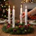 Weisse Stabkerzen mit Schriftzug „Frohe Weihnachten“, Wachs, 25cm, 4 Stück | Floristik24.ch
