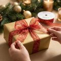 Weihnachtsband aus Polyester mit Stern-Netzmotiv, Rot-Gold, 25mm x 18m | Floristik24.ch