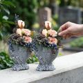 Herzförmiges Pflanzgefäss mit Rosenmotiv, Polyresin, Grau, H14 x B12 cm, 2 Stück | Floristik24.ch