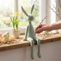 Osterhase Kantenhocker aus Kunststoff 56 cm Grau-Grün für Innendekoration | Floristik24.ch