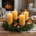 Rustikale durchgefärbte Stumpenkerzen Gelb 70x140 mm, 4er Set für Adventskranz und Dekoration | Floristik24.ch