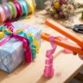 Splitter und Kräuselbandschneider aus Kunststoff mit Metallzähnen, 14 cm, Orange | Floristik24.ch