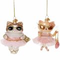 Floristik24 ProductNameKatzen-Glasanhänger mit Tutu, 2 Stück, ca. 11 cm, Christbaumschmuck/ProductName
ProductDescription<h2>Katzen-Glasanhänger mit Tutu für den Weihnachtsbaum</h2>
<p>Das Set enthält zwei verschieden gestaltete Katzenfiguren aus handbemaltem Echtgla