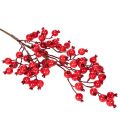 Künstlicher Hagebuttenzweig aus Kunststoff mit glänzenden roten Beeren 62 cm | Floristik24.ch